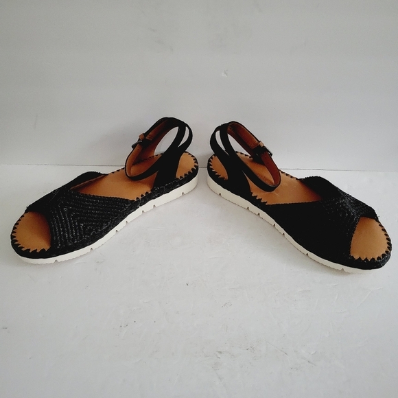 NEW Gentle Souls By Kenneth Cole Lucille Black Leather Sandal Size 11 - Picture 2 of 8